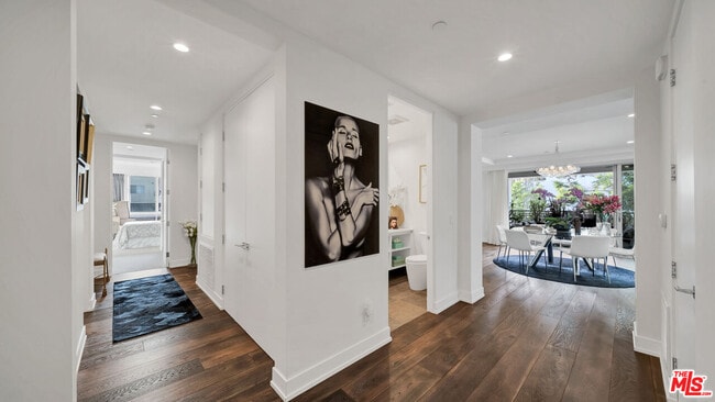 Building Photo - 450 S Palm Dr