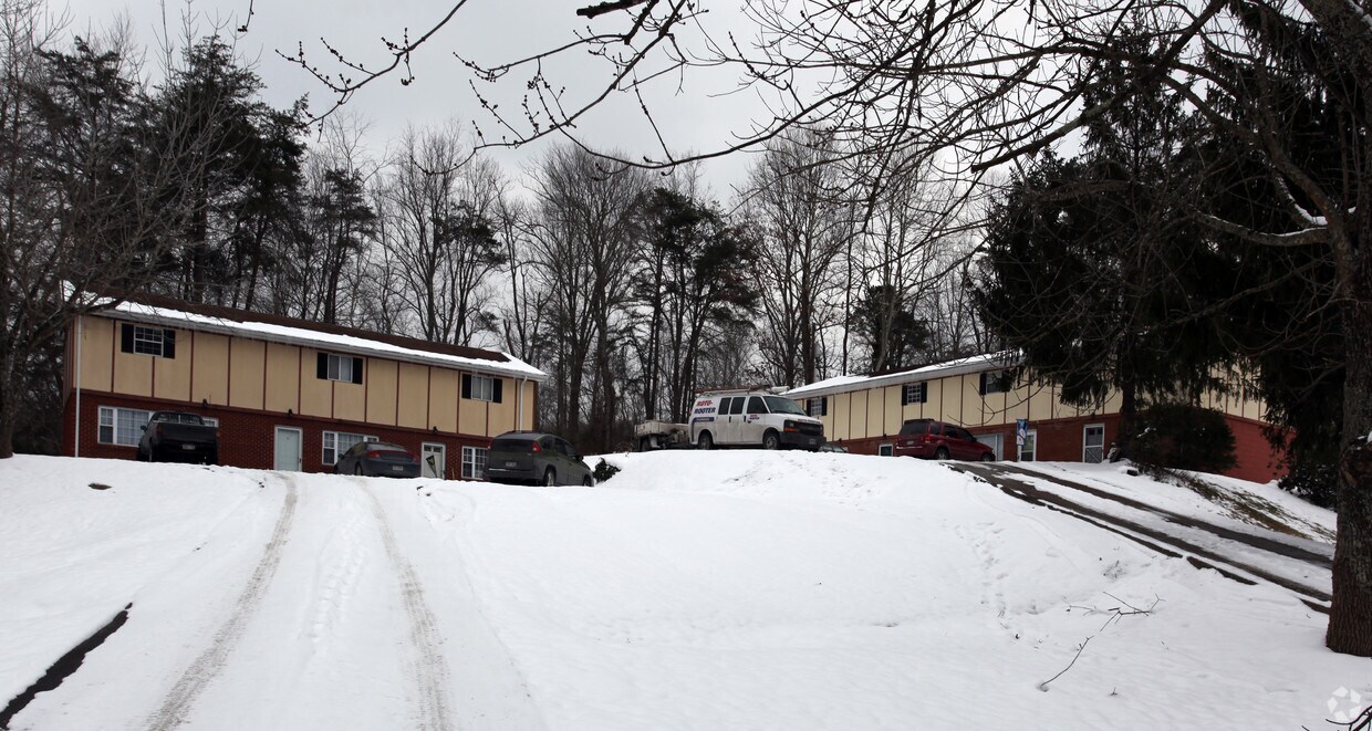 Building Photo - 1-13 Bandburg Dr