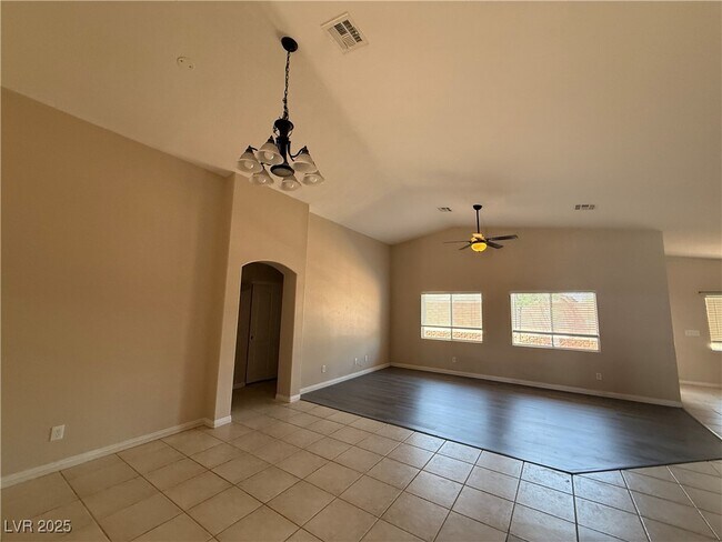Foto del edificio - 6607 N Ruddock Dr