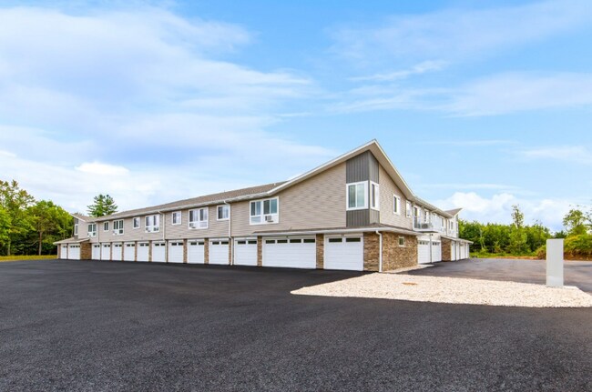 Building Photo - 352 Deschane Ave