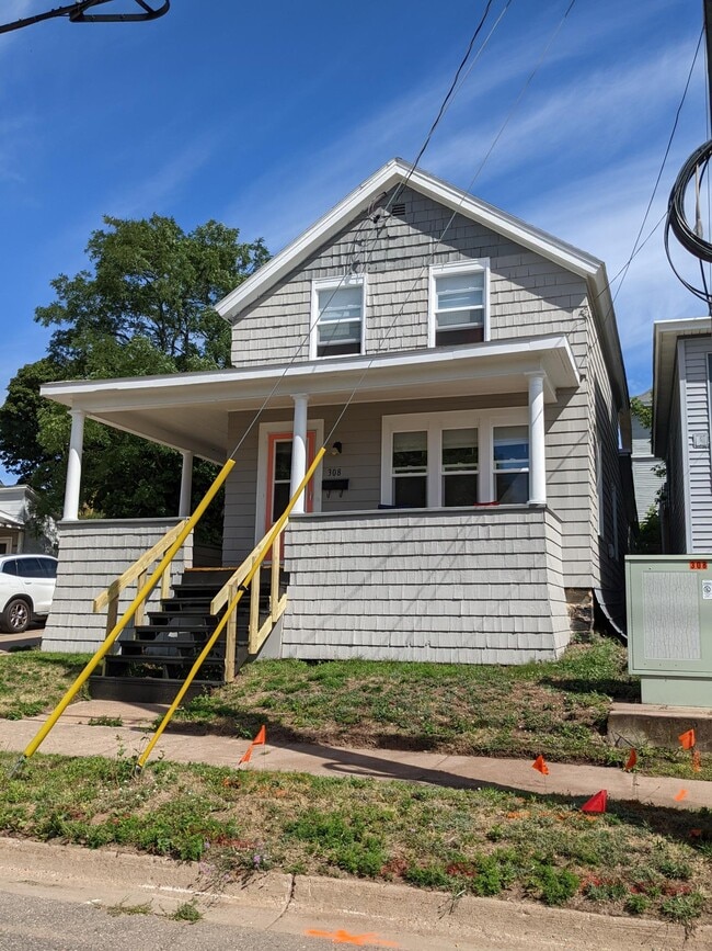 Building Photo - 308 W Bluff St