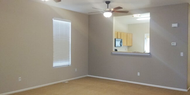 Building Photo - Cross Creek Townhome - 3 Bedroom 3 Bath to...