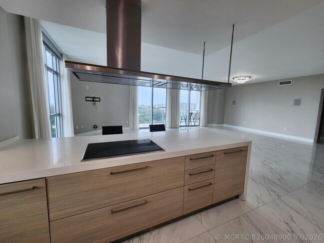 Building Photo - 17301 Biscayne Blvd