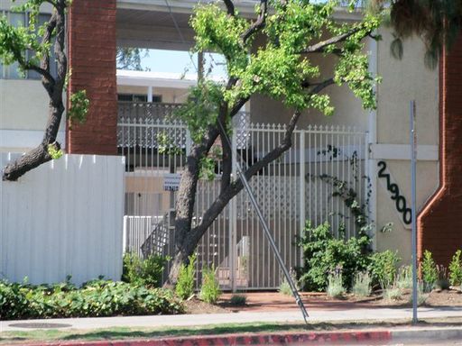 Primary Photo - 21900 Saticoy St