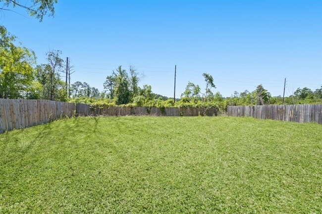 Building Photo - 420 Woodlake Dr