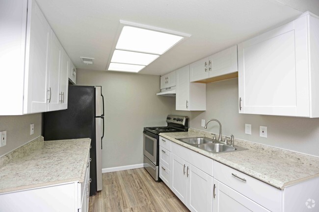 1BR,1BA - 540SF - KITCHEN - Hart House Apartments