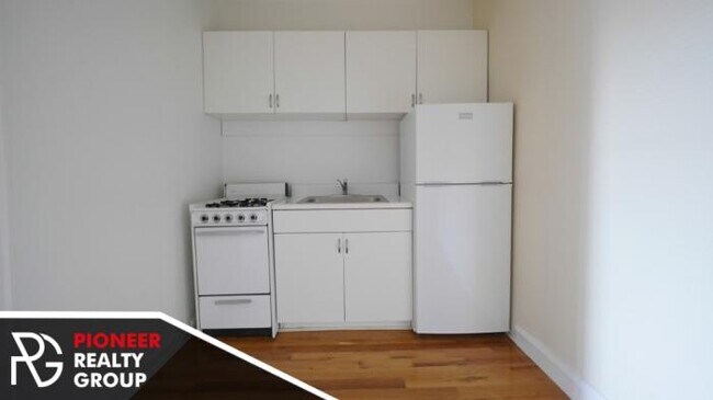 Foto del edificio - 0 bedroom in CHICAGO IL 60657