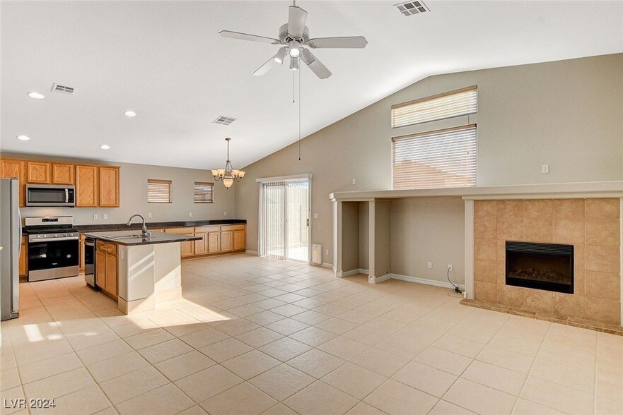 Foto principal - 1125 E Azure Ave
