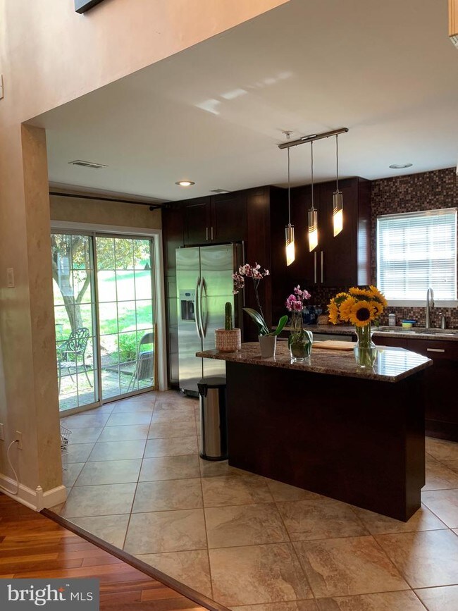 Building Photo - 201 Holly Hill Ct