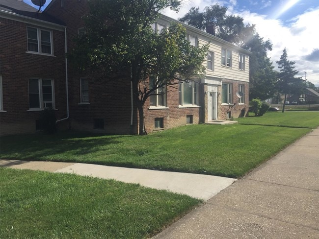 Photo - 15826 Puritan Ave