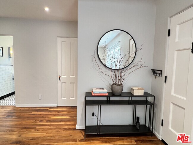 Foto del edificio - 390 N Baldwin Ave