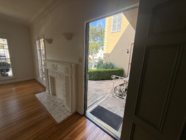 Foto del edificio - 1062 Masselin Ave