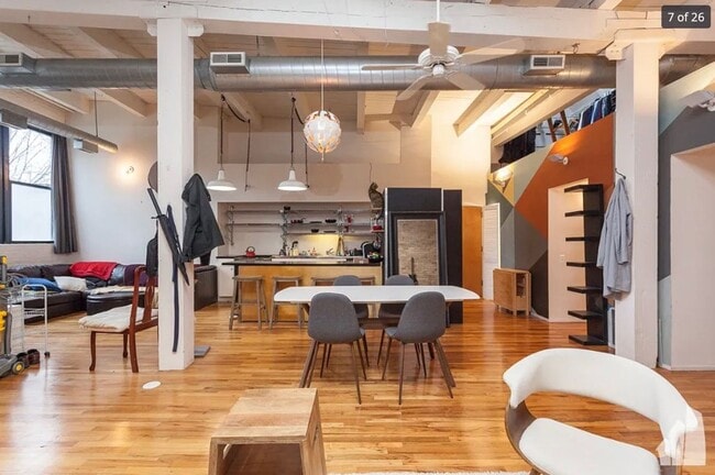 Foto del edificio - RAVENSWOOD - BEAUTIFUL 1BD/1BTH LOFT FOR R...