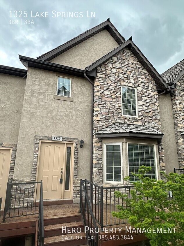 Foto principal - 1325 Lake Springs Ln