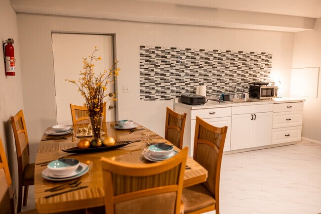 Building Photo - Sapphire Suite | Near NYC & EWR