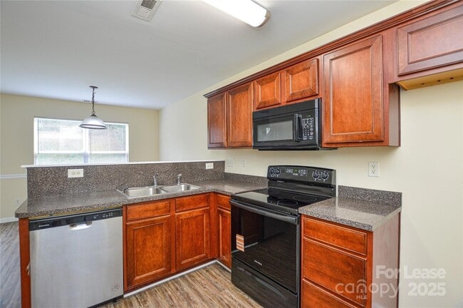 Building Photo - 6754 Sequoia Hills Dr