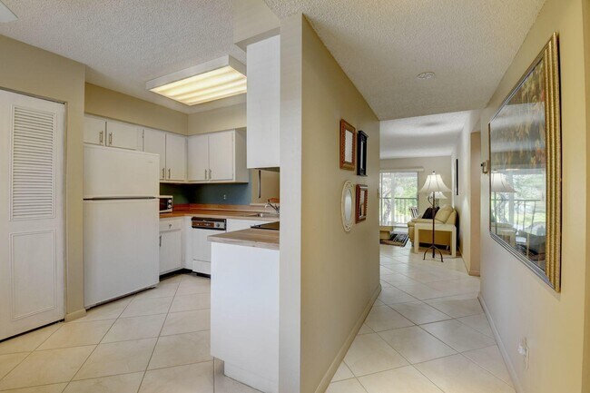 Building Photo - 14375 Strathmore Ln
