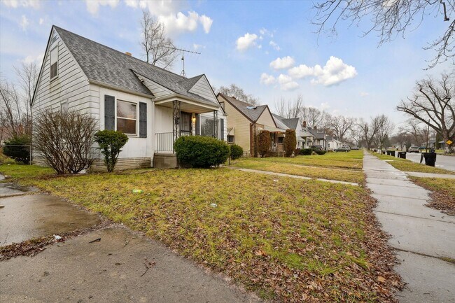 Building Photo - 3 Bedroom Bungalow - $1150 - REDUCED MOVE ...