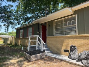 Building Photo - 2740 McGregor Ave