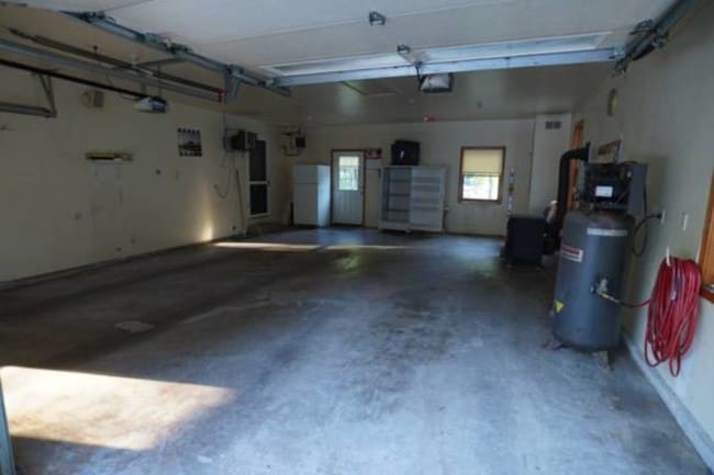 Building Photo - 340 NY-211