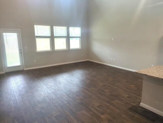 Building Photo - 115 Rainmaker Ln