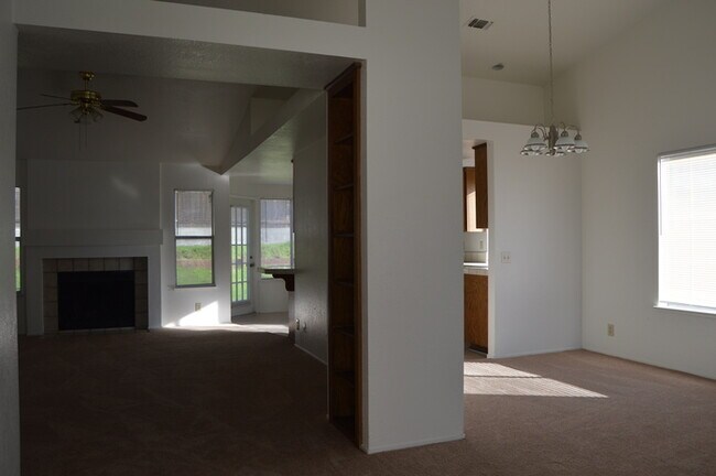 Building Photo - Beautiful 3 Bed/2 Bath Home for Rent in No...