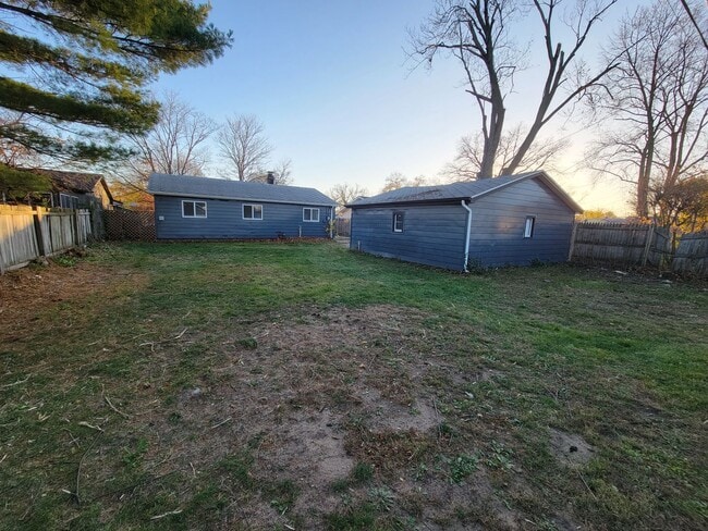 Foto del edificio - 4 bed, 2 bath, 2 car garage