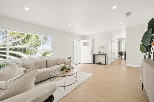 Building Photo - 4141 E Addington Cir