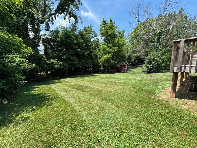 Building Photo - 3 Bedroom 2 Bathroom House