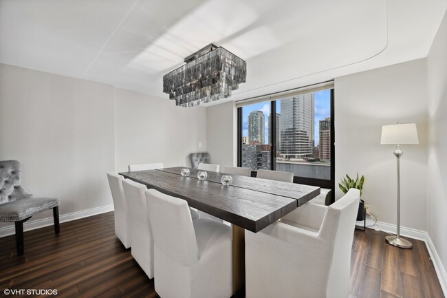 Dining Room - 1221 N Dearborn St