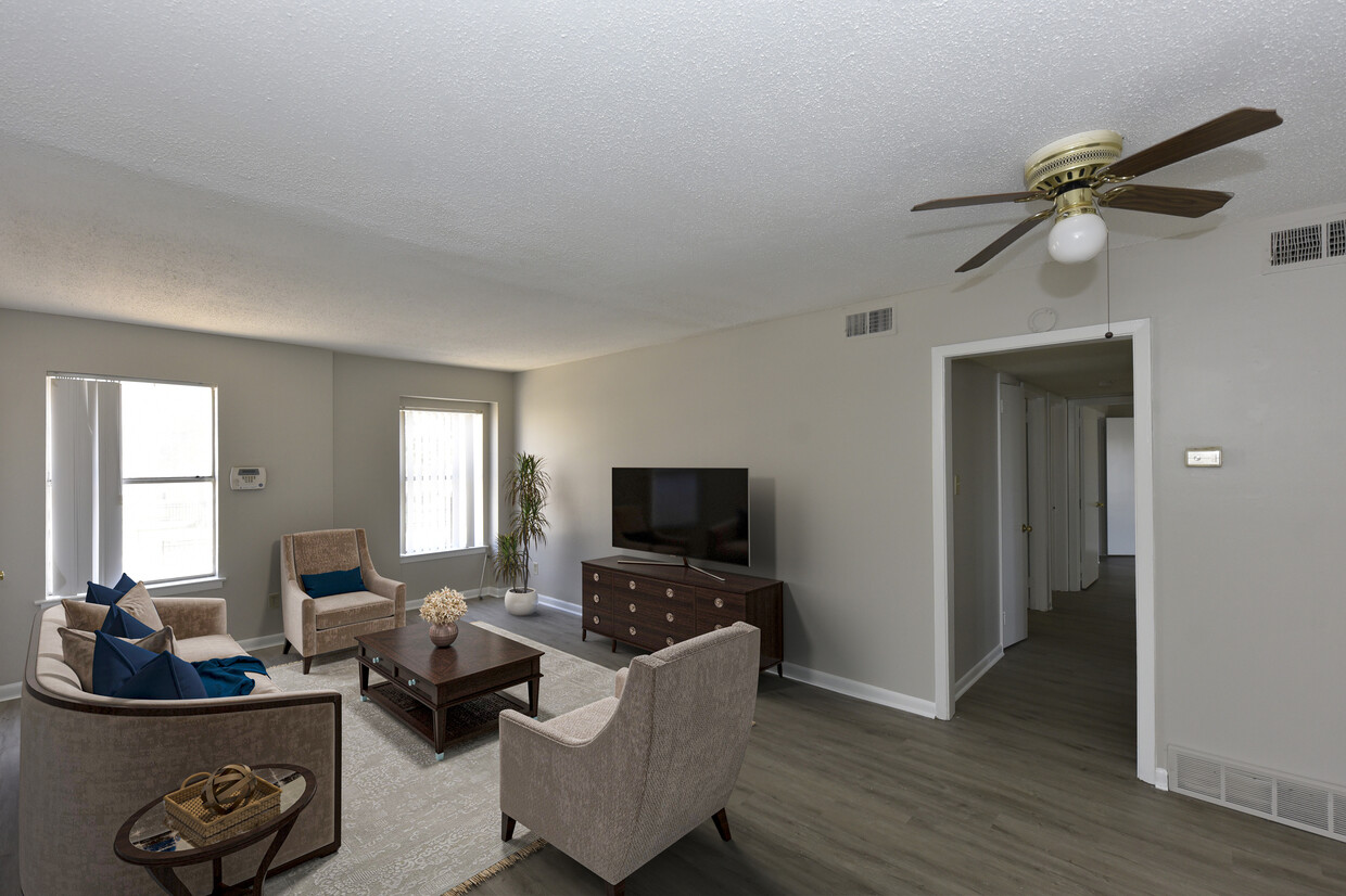 Foto principal - Hillcrest Apartments