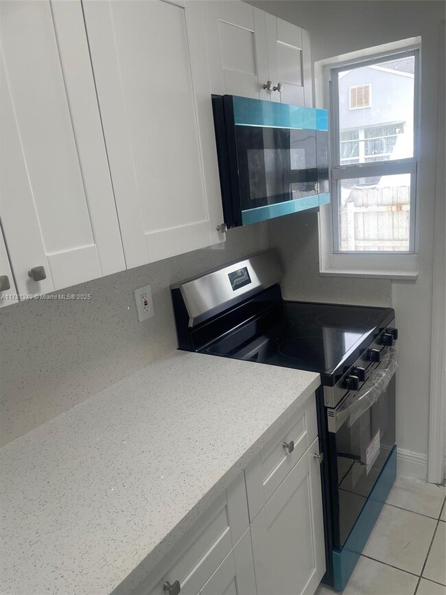Foto del edificio - 471 NW 32nd Ct