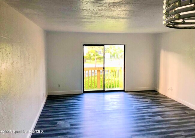 Foto del edificio - 2100 Forest Knoll Dr NE
