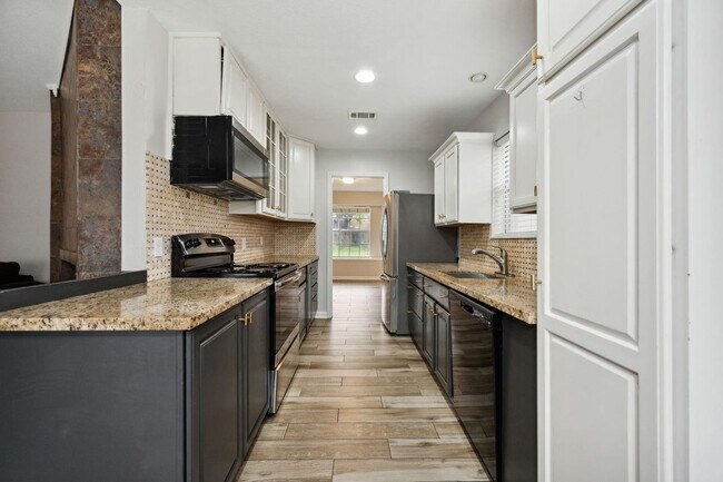 Building Photo - 4023 Broken Elm Dr