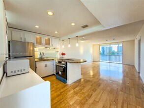 Building Photo - 2861 Leonard Dr