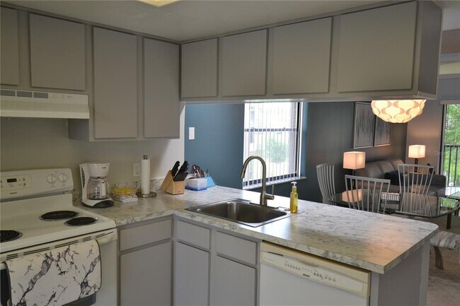 Building Photo - 284 Woodlake Wynde