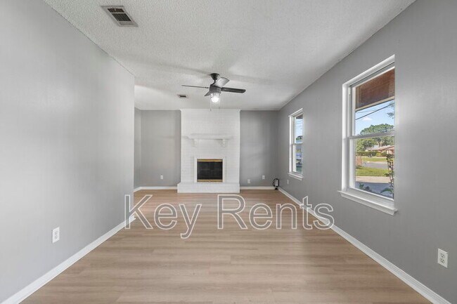 Foto del edificio - 6555 Bellview Pines Pl