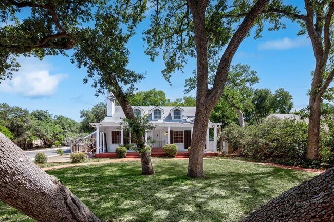 Building Photo - 2612 Bridle Path