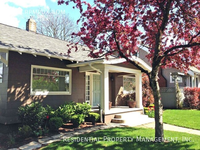 Building Photo - 1923 Bungalow in the Hollywood District