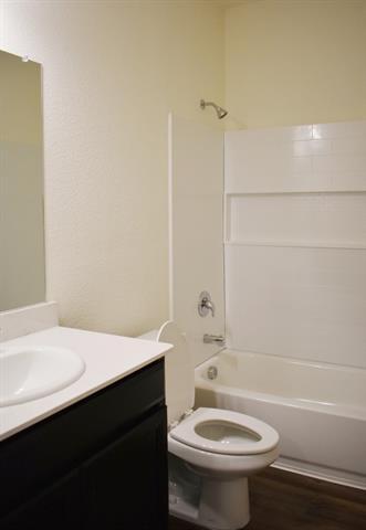Foto del edificio - 816 Peach Tree Ln