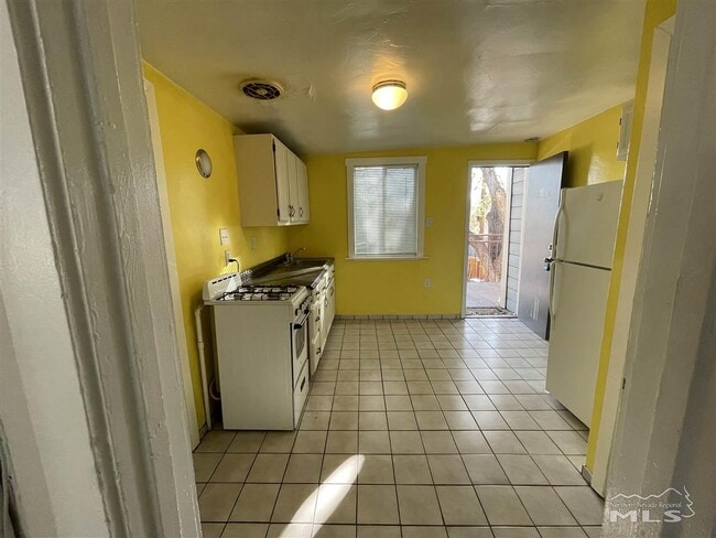 Foto del edificio - 528 E 7th St