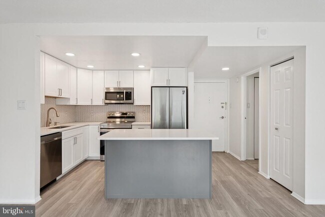 Foto del edificio - 6300 Stevenson Ave