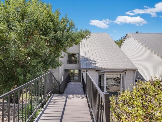 Building Photo - 147 World of Tennis Sq