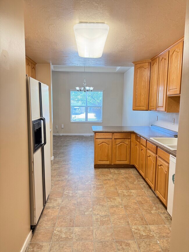 Building Photo - 2215 W Samuel Dr