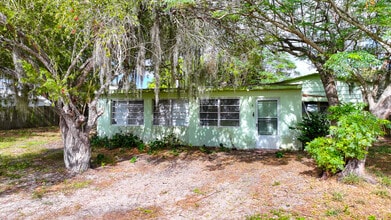 Building Photo - 12 Grape Ln