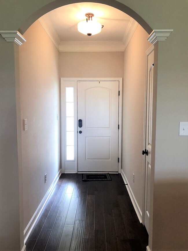 Foto del edificio - 7054 Summerton Dr