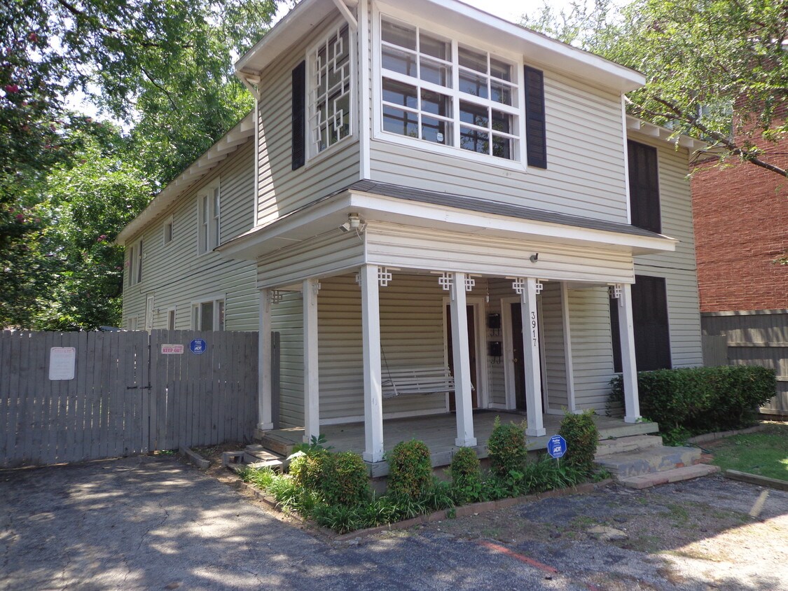 Building Photo - 3911-3917 N Hall St