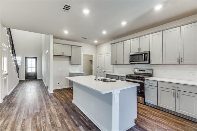 Foto del edificio - 4802 Hunter Hurst Dr