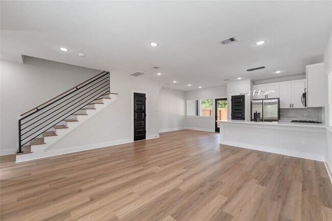 Building Photo - 6909 S Hall St