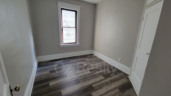 Building Photo - 2824 Chestnut St